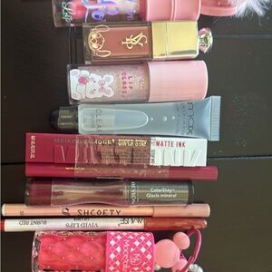 Assortment of lip glosses!!